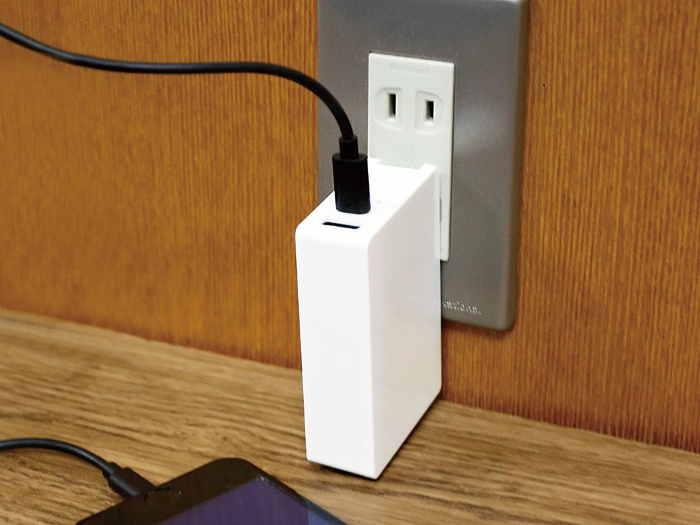 USBケーブルを接続すればACアダプタとしても使用できます。