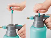 水や洗剤を入れ、加圧ポンプを約10～15回プッシュします。