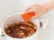 すぐ捨てられるので、汚れやすいカレーの鍋洗いに