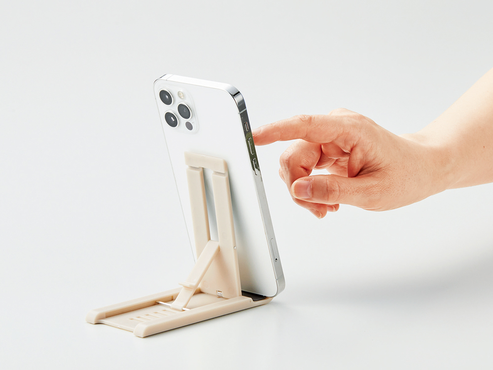 滑り止めが付いているのでタッチ操作しやすい