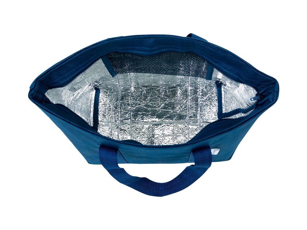 バッグの内側は、保温・保冷に適したアルミ素材を使用しています。