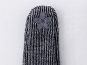 親指と人差し指には、タッチパネル対応の刺繍部分