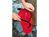 バックパックには12Lの水が入ります