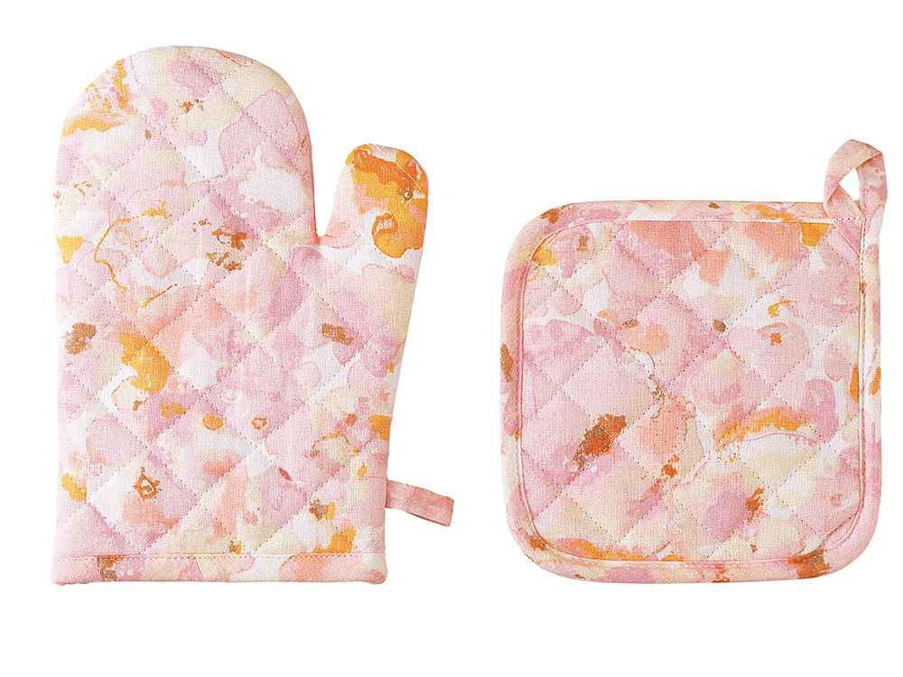 キッチンが明るく華やぐフラワー柄