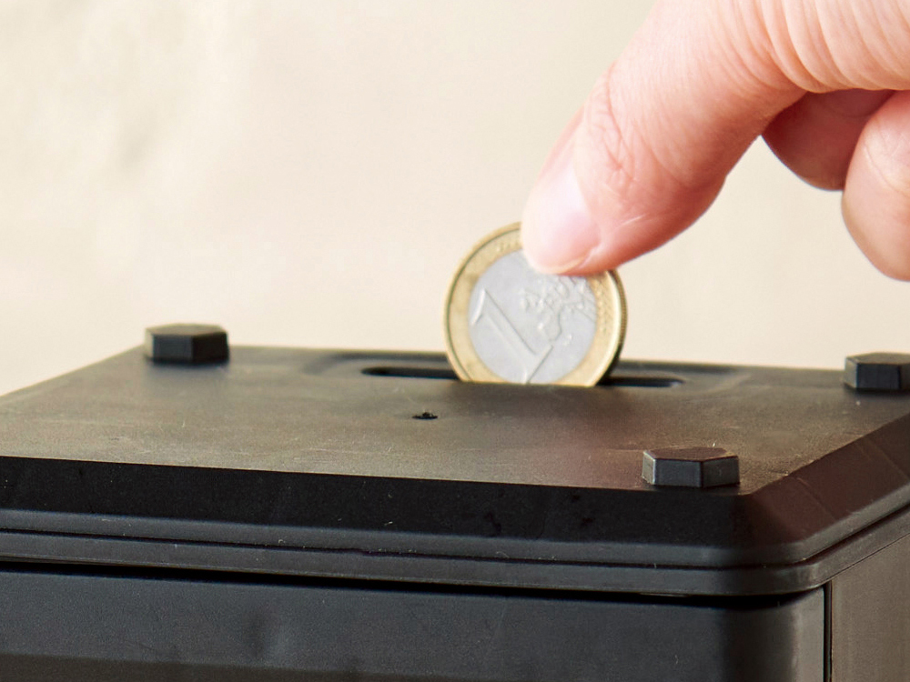 硬貨を貯金する