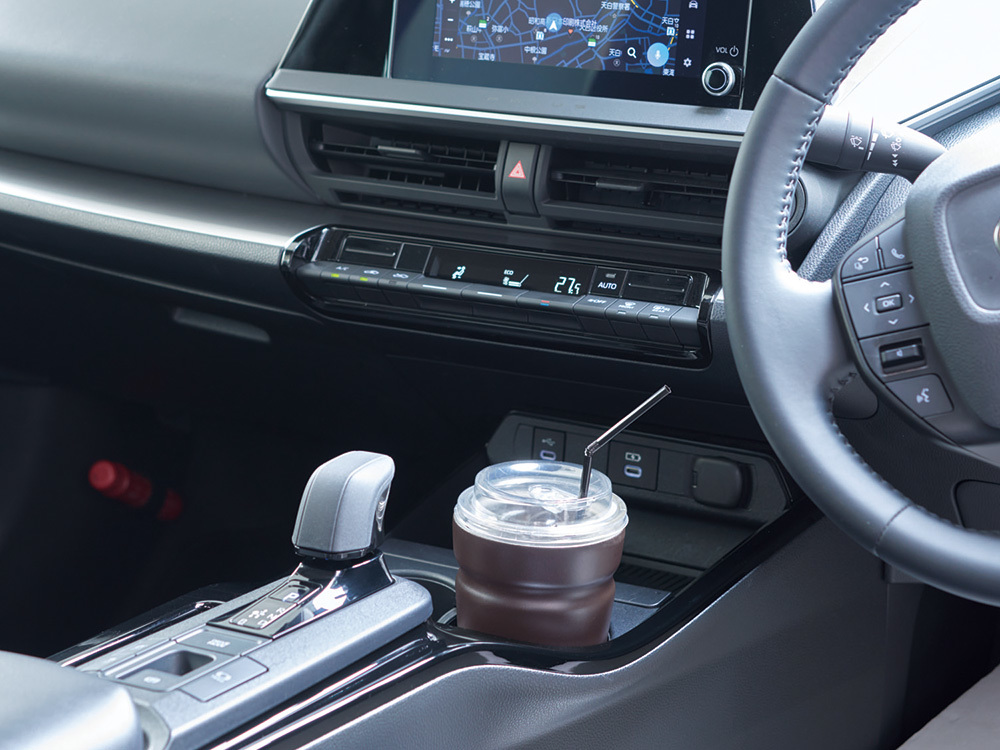 車のドリンクホルダーにもスッポリ