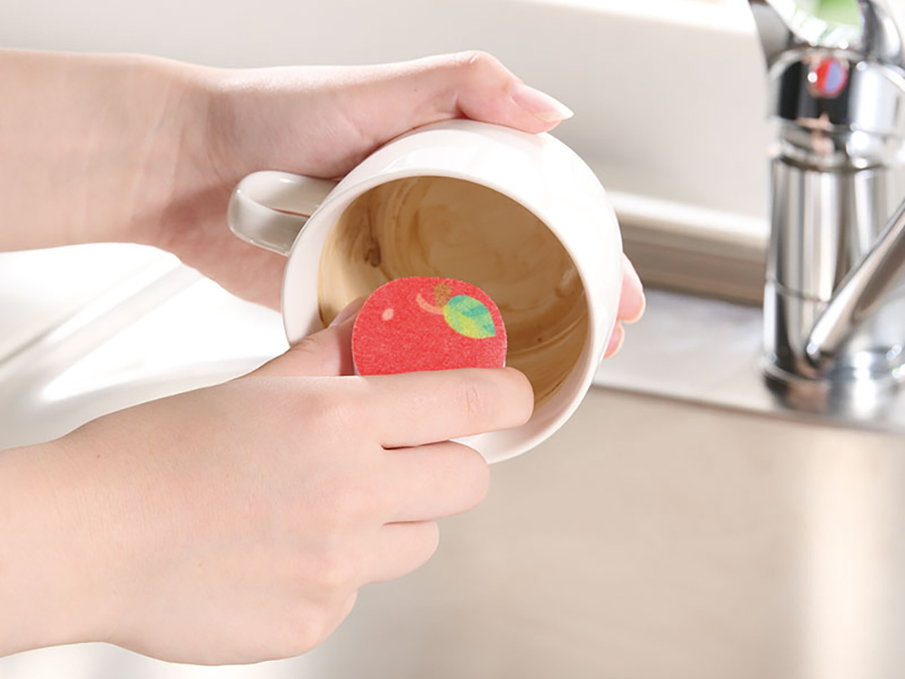リンゴ柄のメラミンスポンジは水垢や茶シブ落としに◎