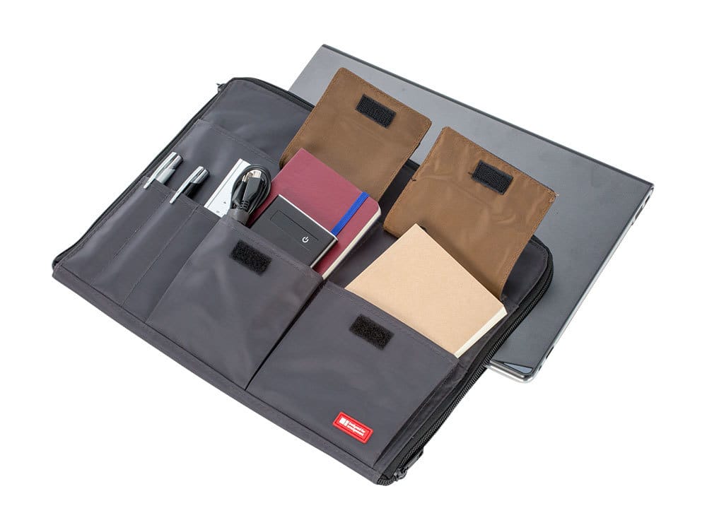 バッグインバッグ(A4)　メインポケットはダブルファスナーでコの字に開き、収納が簡単です。