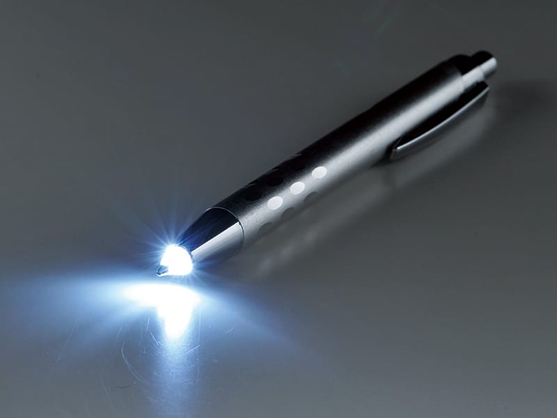 光るメタリックペン　便利なペン先ライト付き