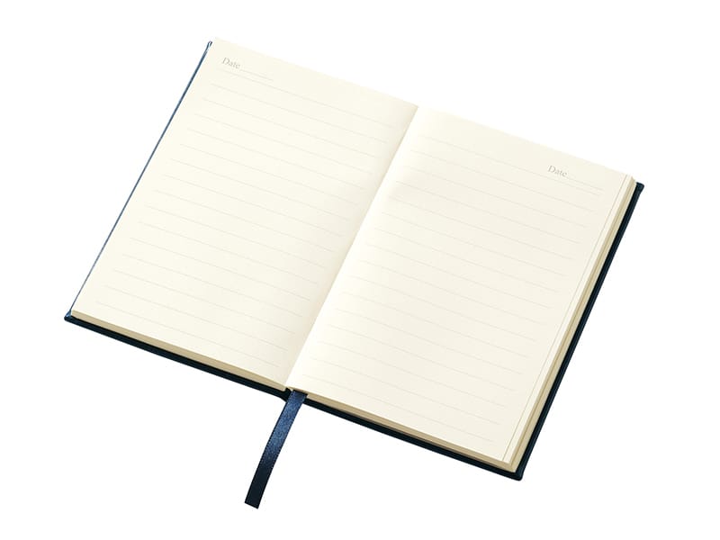 シンプルで書きやすい罫線タイプのノートです。