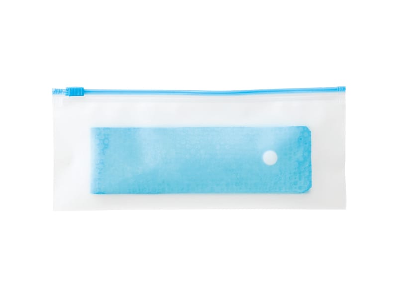 熱中症予防にもなる涼感クールタオルは収納ポーチ付なので持ち運びにも便利、かばんの中を濡らしてしまう心配もありません。