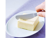 熱伝導でじんわりとバターが溶けて切りやすいナイフです。