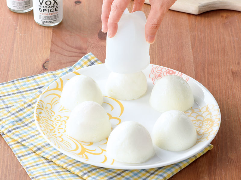 ぷるんとしたゆで卵が簡単に作れます。
